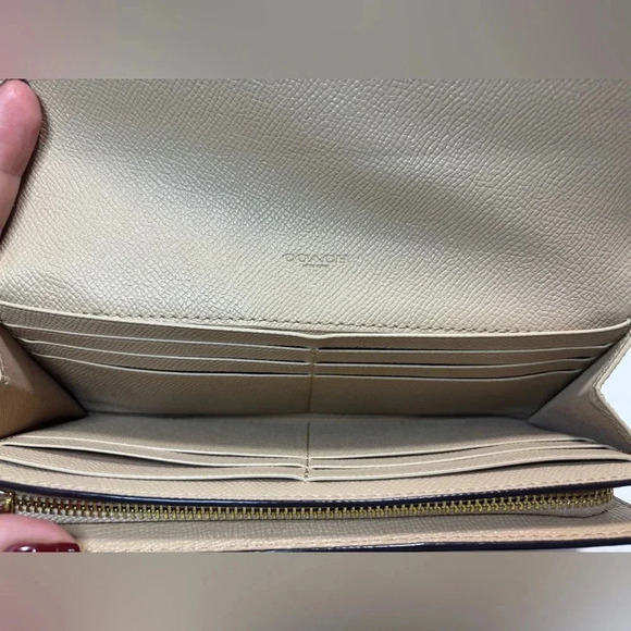 COACH pebbled leather continental wallet - Picture 3 of 5